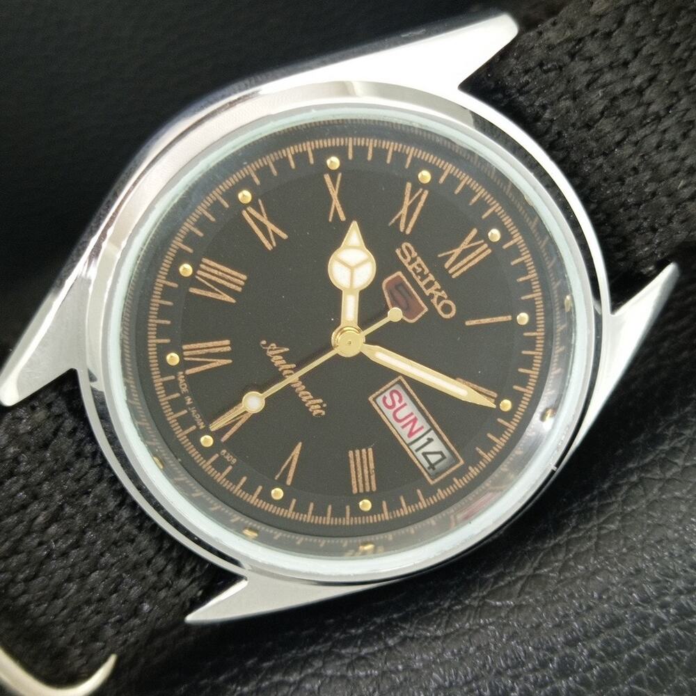 Vintage 1976 Seiko Automatic Mens Silver Watch W/daydate & Black accents